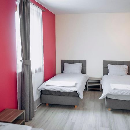 Redwood Hostel Люблін Екстер'єр фото