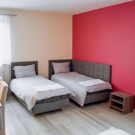 Redwood Hostel Люблін Екстер'єр фото