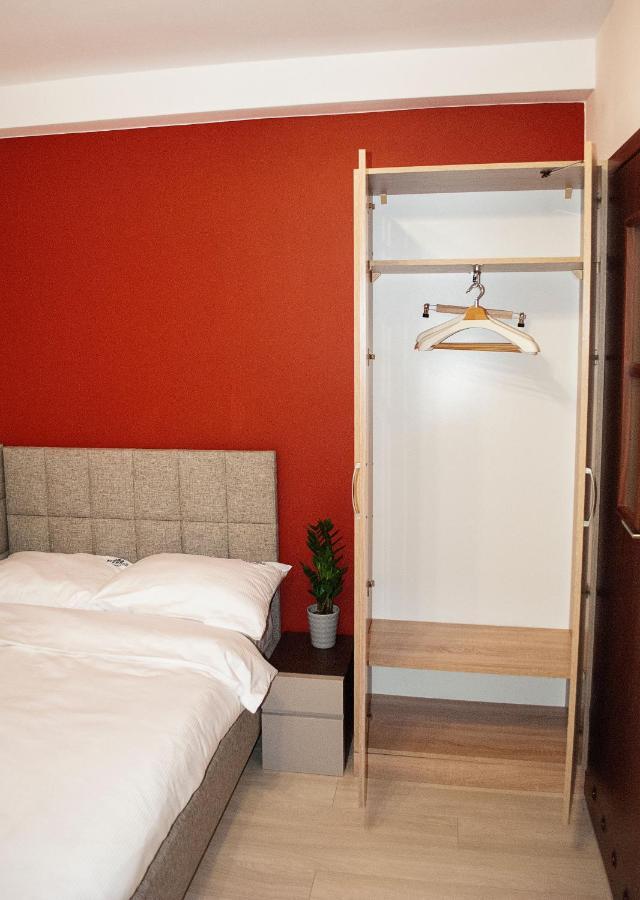 Redwood Hostel Люблін Екстер'єр фото