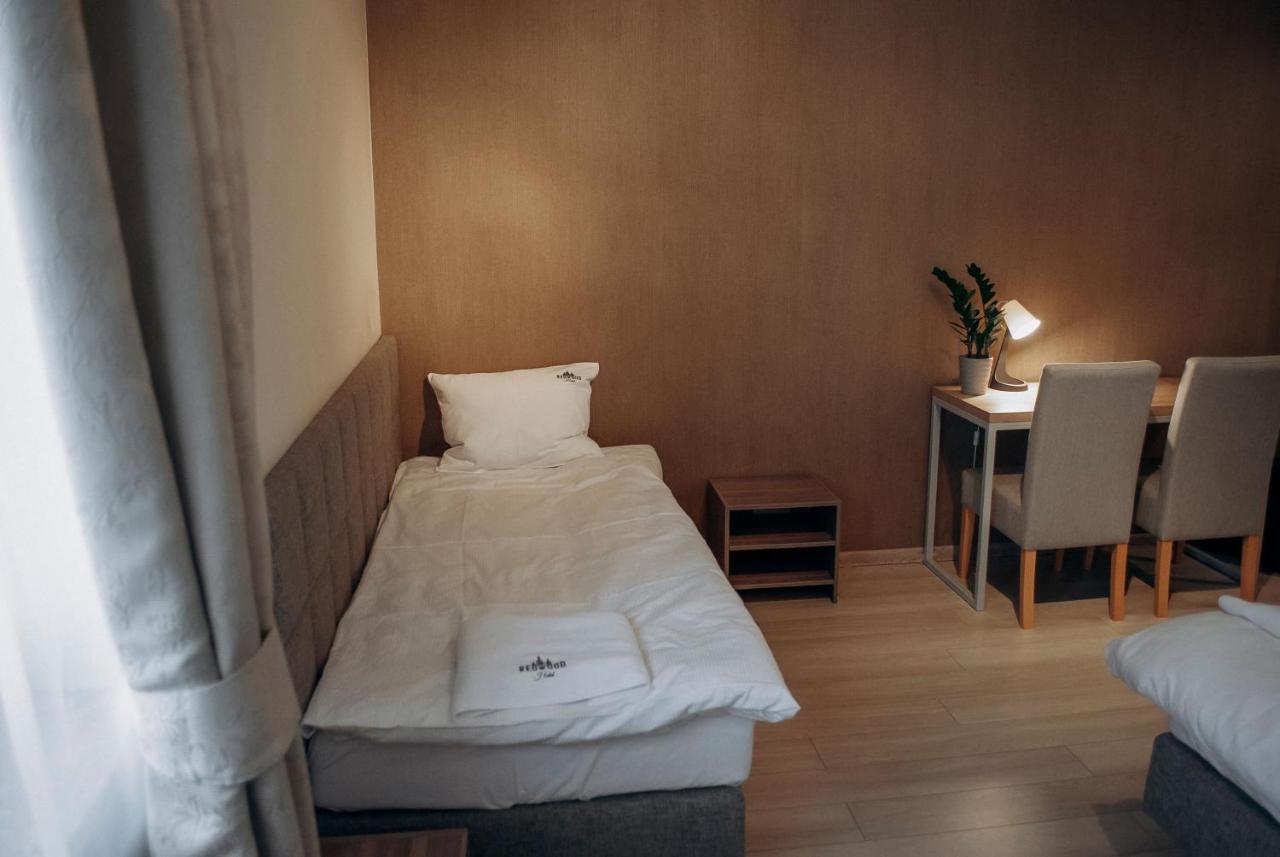Redwood Hostel Люблін Екстер'єр фото