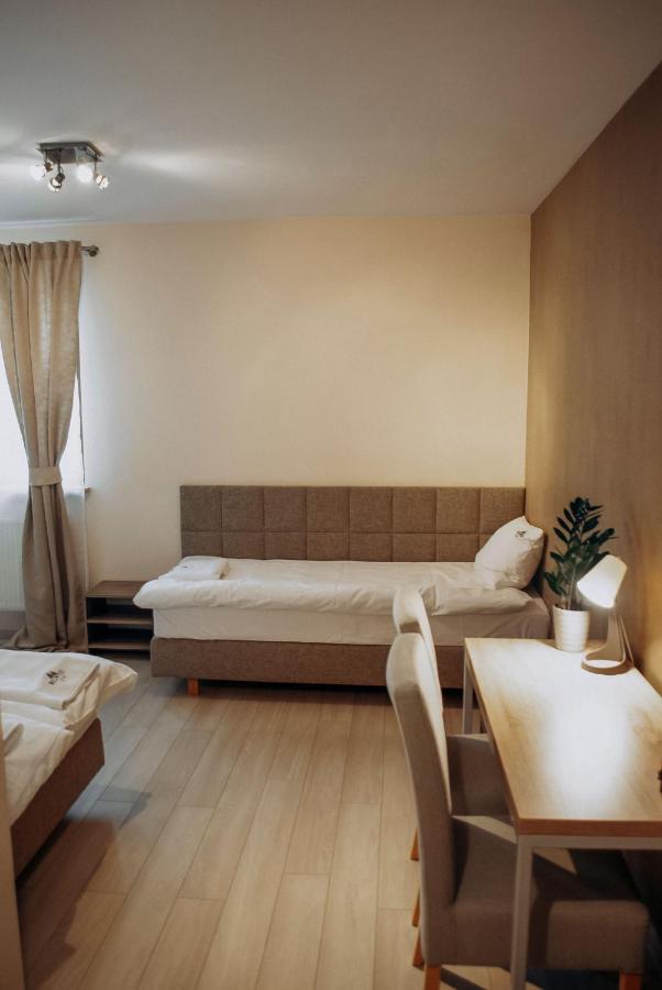 Redwood Hostel Люблін Екстер'єр фото