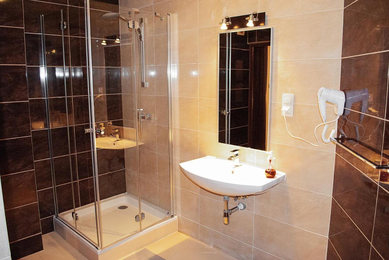 Redwood Hostel Люблін Екстер'єр фото