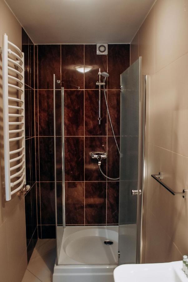 Redwood Hostel Люблін Екстер'єр фото